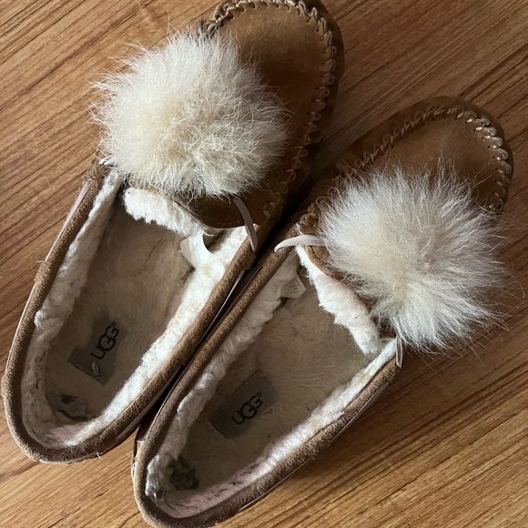 UGG Tan Slippers with Fluffy Pom - Picture 1 of 6